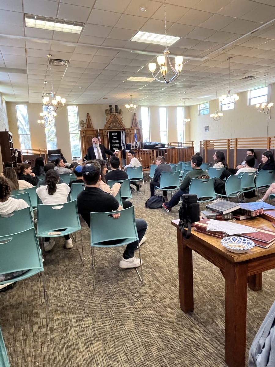 A WHHS holiday program in the shul