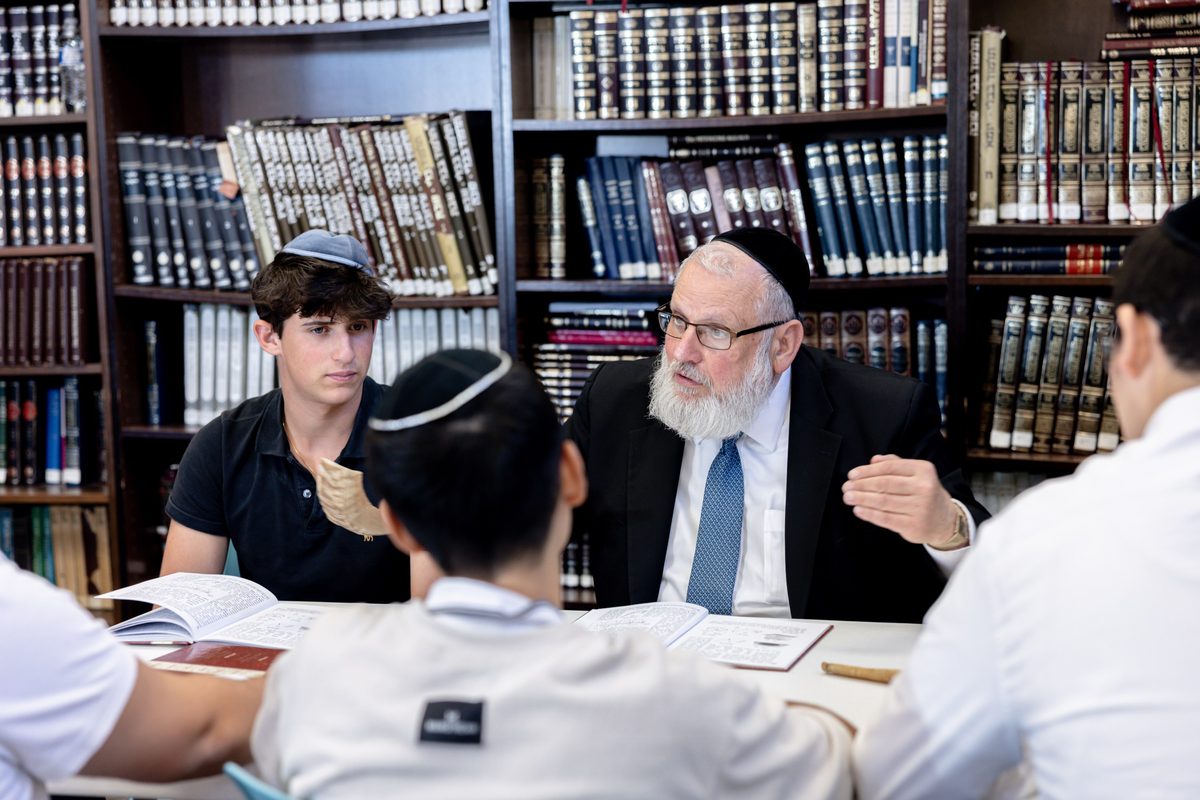 A rabbi learning with WHHS students in the beit midrash